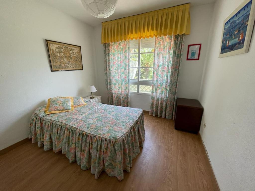 Rumah liburan Spacious House With Private Pool Next To Golf Club *